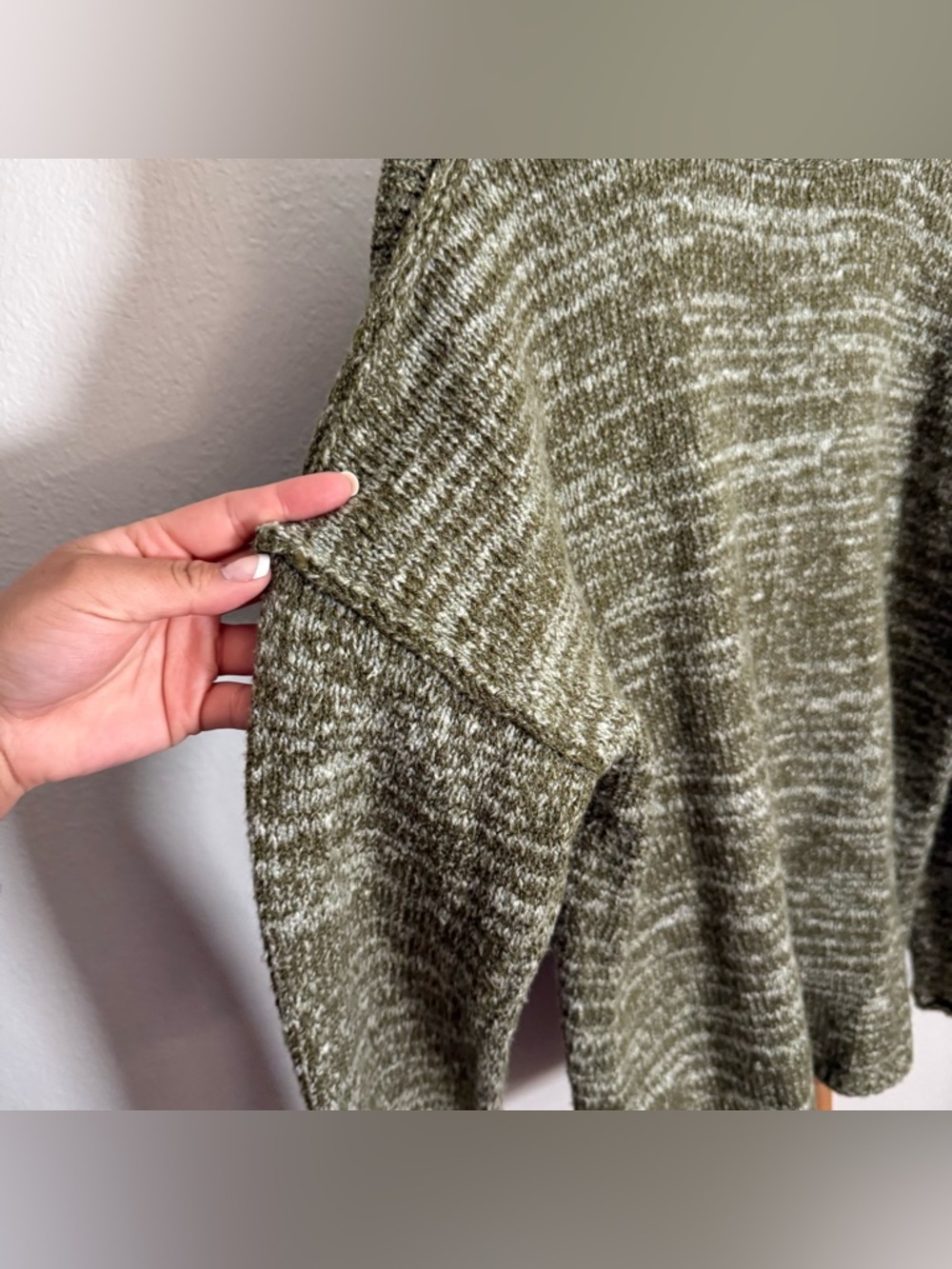 BDG Olive Green Relaxed Fit Light Sweater Women’s Size Small - Picture 7 of 8